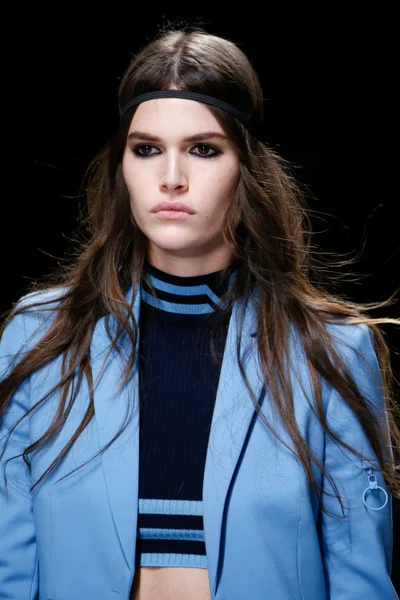 Look 15